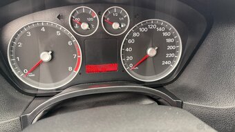 Ford Focus kombi 1.6i 74kw - možnost splátek - 10
