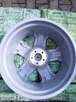 Borbet CW 22" , 5x120 R22, Šíře 10, ET-35 - 10