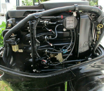 Závěsný motor Mercury 60 HP, čtyřtaktní motor s dlouhou hříd - 10