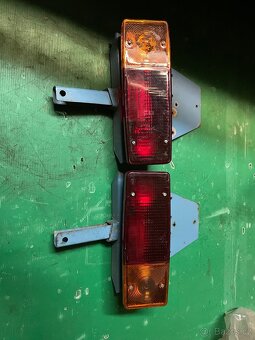 zadní světla, pravé a levé s osv. spz + držáky - 10
