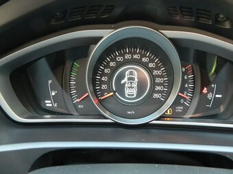 Volvo V40 T3 - 86.000 km - výborný stav - 10