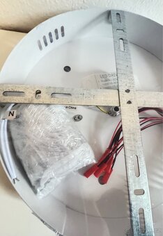 Designové stropní LED svítidlo s motivem okvětních lístků - 10