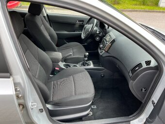 Hyundai i30 - stříbrná metalýza, nafta, 2011 - 10