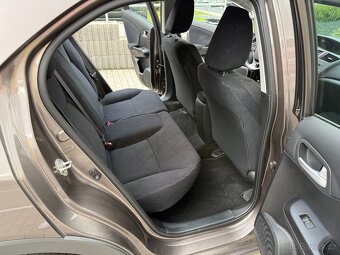 Honda Civic 1.8 i-VTEC 104 kW, jen 115.886 km, rok 2012 - 10