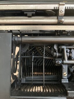 Psací stroj UNDERWOOD v perfektním stavu - 10