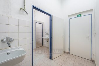 Pronájem obchodních prostor, 800 m2, v obchodní lokalitě Str - 10