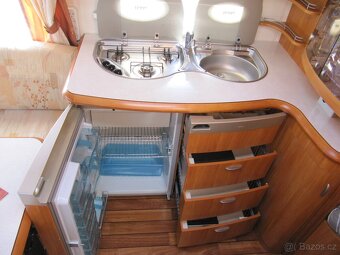 Prodám karavan Hobby 460 ufe,r.v.2007  mover, solár ,satelit - 10