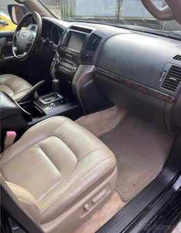 Toyota Land Cruiser - 10