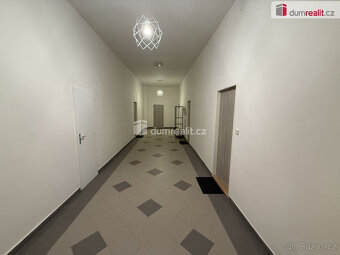 Pronájem bytu 1+kk 35 m2 P5 Smíchov po rekonstrukci loft cih - 10