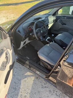 Alfa Romeo 147 1.9JTDm - 10