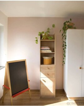 Rostoucí postýlka, skříň a knihovna - 10