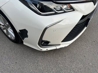 Prodam Toyota Corolla 1,8 HYBRID automat rv 2022 - 10