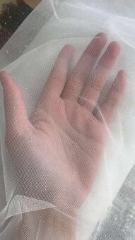 Třpytivé Svatební šaty se závojem a vlečkou - 10