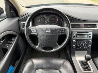 VOLVO V70 2.4 D5 136KW //2008 MOMENTUM MANUAL KŮŽE SERVISKA - 10