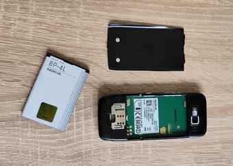 MOBILNÍ TELEFON NOKIA E52 (RM-469) - ZACHOVALÝ STAV - 10