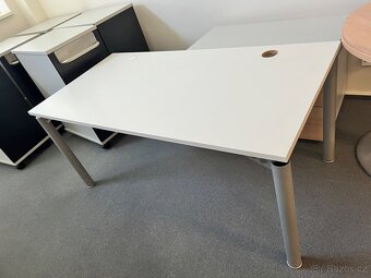 Kancelářské stoly, kvalitní vybavení kancelaře, nábytku - 10