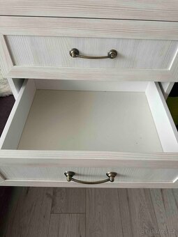 Jídelní a obývací nábytek - 10