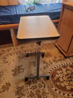 Polohovací postel VÖLKER + matrace + 2x stolek - 10