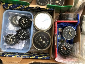 Koupím vyobrazené hodinky,hodiny do auta, autohodiny - 10