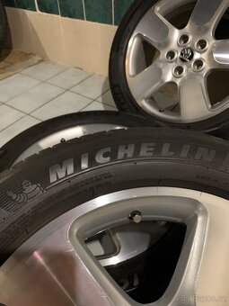 Alu kola Škoda R17 5X112 LETNÍ PNEU 225/50 R17 MICHELIN - 10