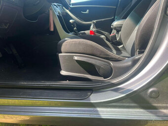 Hyundai i30 GDH r. v. 2015, najeto 219000 km - 10