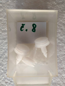 Plastové příchytky do auta - 10