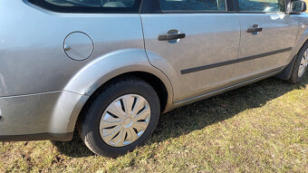 Ford Focus 1,6i - 10