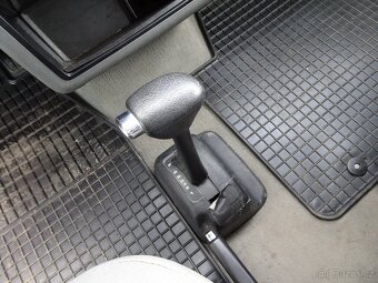 VW Caravelle 2.5 TDi, Automat - 10