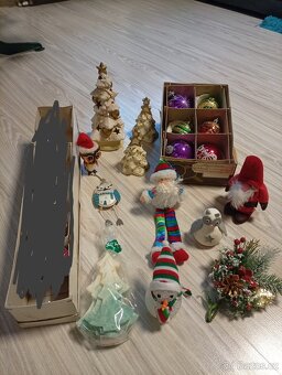 Vánoční stromeček+dekorace, ozdoby - 10