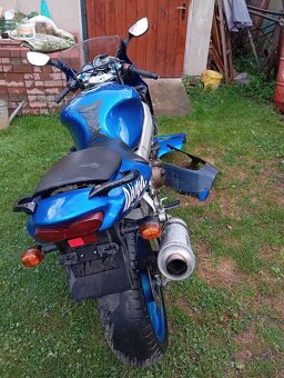 Kawasaki ZX-9R - 10