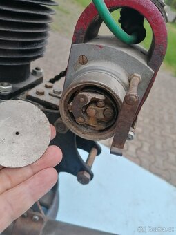 Švýcarský motor Zurcher 250 - 10