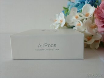 Apple AirPods 3 s nabíjecím pouzdrem MagSafe. - 10