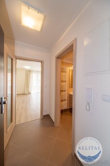 Pronájem nezařízeného bytu 1+kk 34 m² + 6 m² + balkon, Praha - 10