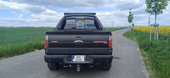 Ford Raptor 6,2 L 8 V - 10