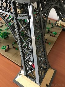 Lego stavebnice - limitovaná edice - Eiffelova věž - 10
