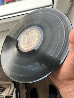 Queen – News Of The World - 10