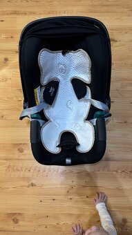 RÖMER Baby-Safe 3 + základna - 10