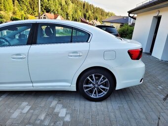 TOYOTA Avensis Limousine, 2.2 D-4D, r.v. 2015, plný servis - 10