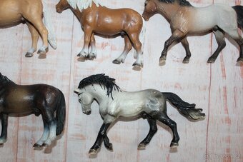 Figurky koní Schleich 2 - 10
