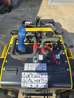 Pásový nakladač TW850, mininakladač - 10