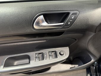 Volkswagen Golf 1.6 TDi , 77 kW nafta, 2011 - 10