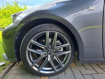 Lexus IS300h F-Sport - 10