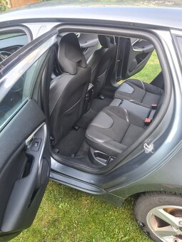 Volvo V40 16D 84 kw, R.V. 2015 - 10