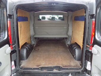 Opel Vivaro 2.5 CDTI 107 KW L2H1 6 MÍST - 10