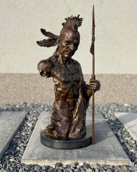 Velká bronzová socha Indiánský válečník luxusní dekorace - 10