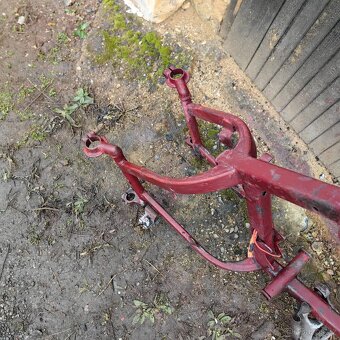 Jawa perak rám komunista - 10