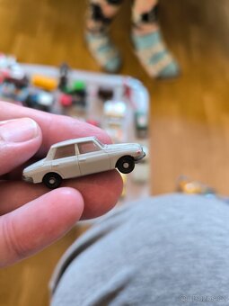 modely aut - 10