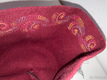 Fez, pokrývka hlavy, vyšívaný za 800 kč - 10