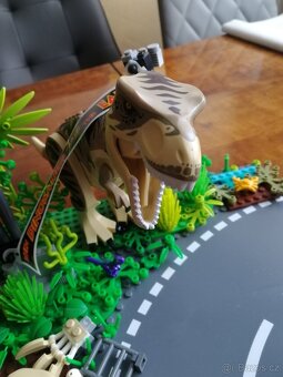 Lego Jurský park - 10