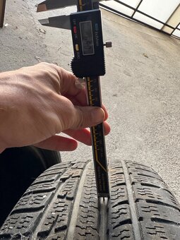 Celoroční pneu Nokian 245/50 R18 5-6,5mm - 10